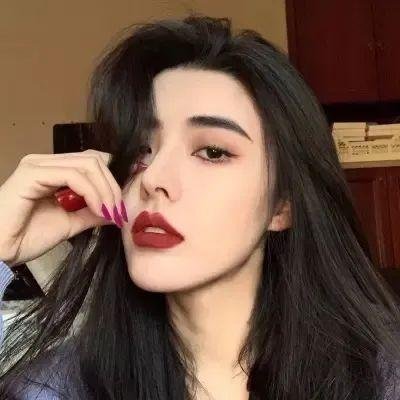 她比星辰更闪耀